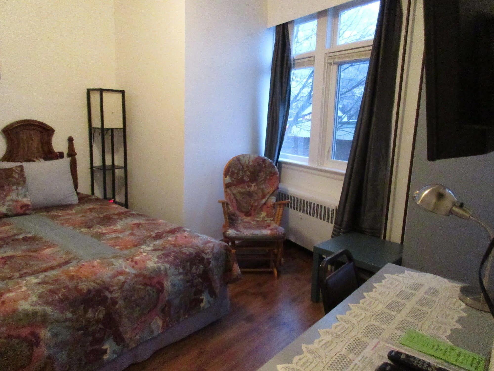 Chameleon Hotel Castlegar Luaran gambar